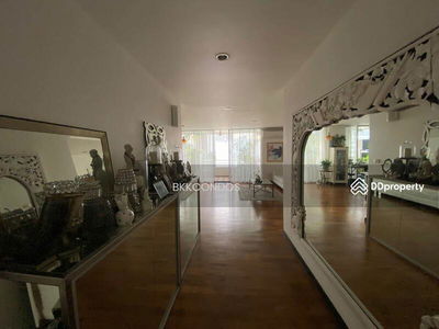 The Peak Sukhumvit 15, Bangkok, Thailand The Peak Sukhumvit 15, Bangkok, Thailand