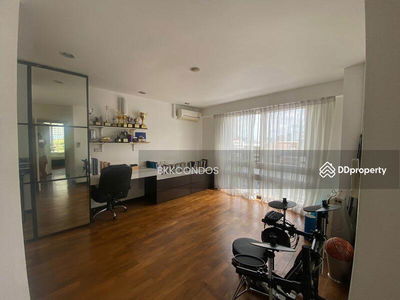 The Peak Sukhumvit 15, Bangkok, Thailand The Peak Sukhumvit 15, Bangkok, Thailand