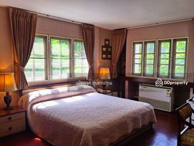 Bon Marche Market (150 meters) has KFC, Starbucks coffee, Bangkok, Thailand Bon Marche Market (150 meters) has KFC, Starbucks coffee, Bangkok, Thailand