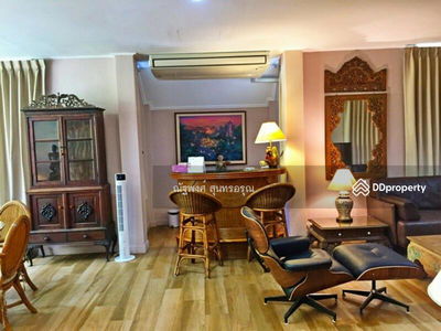 Bon Marche Market (150 meters) has KFC, Starbucks coffee, Bangkok, Thailand Bon Marche Market (150 meters) has KFC, Starbucks coffee, Bangkok, Thailand