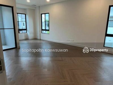 Nantawan Rama 9 New Krungthepkreetha, Bangkok, Thailand Nantawan Rama 9 New Krungthepkreetha, Bangkok, Thailand