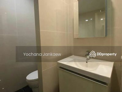 Park Origin Phrom Phong, Bangkok, Thailand Park Origin Phrom Phong, Bangkok, Thailand