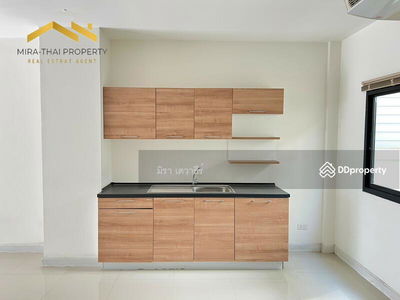 Townhome for rent 2-storey on Highway 3241 near Sriracha Tiger Zoo and J Park only 5 minutes, Chon Buri, Thailand Townhome for rent 2-storey on Highway 3241 near Sriracha Tiger Zoo and J Park only 5 minutes, Chon Buri, Thailand