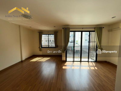 Townhome for rent 2-storey on Highway 3241 near Sriracha Tiger Zoo and J Park only 5 minutes, Chon Buri, Thailand Townhome for rent 2-storey on Highway 3241 near Sriracha Tiger Zoo and J Park only 5 minutes, Chon Buri, Thailand