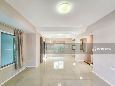 Mantana Lake Watcharapol, Bangkok, Thailand Mantana Lake Watcharapol, Bangkok, Thailand