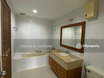 Acadamia Grand Tower, Bangkok, Thailand Acadamia Grand Tower, Bangkok, Thailand