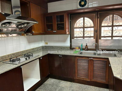 Rangsiya Village, Bangkok, Thailand Rangsiya Village, Bangkok, Thailand