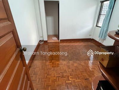 House for rent, 4 bedrooms, 5 bathrooms, 3 en-suite bathrooms. After Central Notification Ask for additional furniture for everything, Nonthaburi, Thailand House for rent, 4 bedrooms, 5 bathrooms, 3 en-suite bathrooms. After Central Notification Ask for additional furniture for everything, Nonthaburi, Thailand