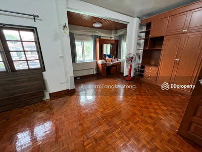 House for rent, 4 bedrooms, 5 bathrooms, 3 en-suite bathrooms. After Central Notification Ask for additional furniture for everything, Nonthaburi, Thailand House for rent, 4 bedrooms, 5 bathrooms, 3 en-suite bathrooms. After Central Notification Ask for additional furniture for everything, Nonthaburi, Thailand