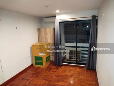 Sukhumvit Park, Bangkok, Thailand Sukhumvit Park, Bangkok, Thailand