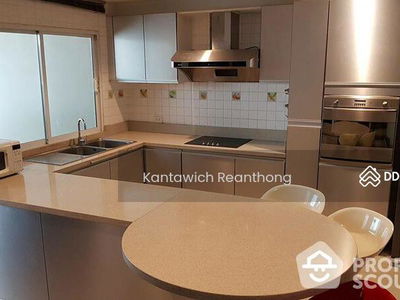 Large 4-Bedroom Townhouse, Bangkok, Thailand Large 4-Bedroom Townhouse, Bangkok, Thailand