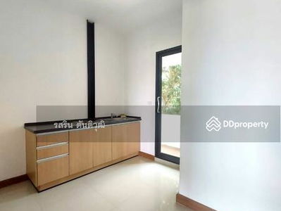 Single house in Bang Phra, near Central Sriracha, Chon Buri, Thailand Single house in Bang Phra, near Central Sriracha, Chon Buri, Thailand