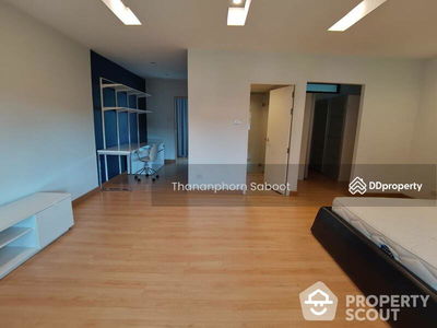 Spacious 2-Bedroom Townhouse, Bangkok, Thailand Spacious 2-Bedroom Townhouse, Bangkok, Thailand