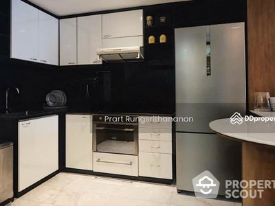 Lake Avenue Sukhumvit 16, Bangkok, Thailand Lake Avenue Sukhumvit 16, Bangkok, Thailand