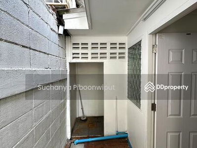 Townhouse For Rent Ekamai 12 Open Shop | Showroom | Cafe | Nail Salon, Bangkok, Thailand Townhouse For Rent Ekamai 12 Open Shop | Showroom | Cafe | Nail Salon, Bangkok, Thailand