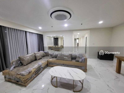 Moon Tower, Bangkok, Thailand Moon Tower, Bangkok, Thailand