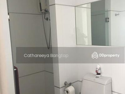 Thru Thonglor, Bangkok, Thailand Thru Thonglor, Bangkok, Thailand