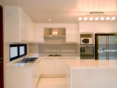 House with Swimming Pool in Sukhumvit, Bangkok, Thailand House with Swimming Pool in Sukhumvit, Bangkok, Thailand