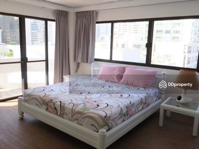 Sukhumvit House, Bangkok, Thailand Sukhumvit House, Bangkok, Thailand