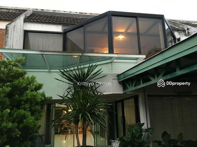 Townhouse in sukhumvit 71, Bangkok, Thailand Townhouse in sukhumvit 71, Bangkok, Thailand