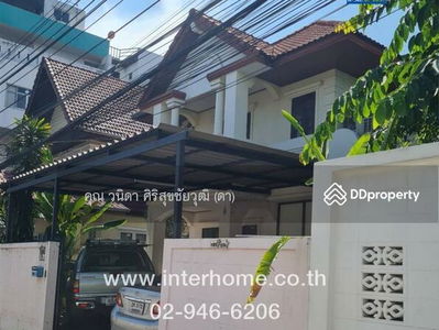 Near Central Ladprao Soi Khlangmontri, Bangkok, Thailand Near Central Ladprao Soi Khlangmontri, Bangkok, Thailand