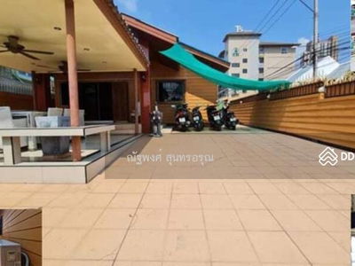 Food Mart (1.5 km.), Pattaya Park Night Market (1.5 km.), Chon Buri, Thailand Food Mart (1.5 km.), Pattaya Park Night Market (1.5 km.), Chon Buri, Thailand