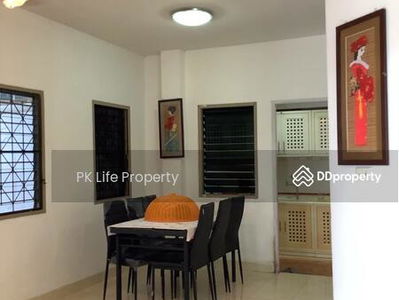 Gehäuse In Ban Ratsada, Thailand Gehäuse In Ban Ratsada, Thailand