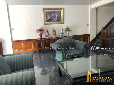 Townhouse in Compound, Bangkok, Thailand Townhouse in Compound, Bangkok, Thailand