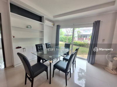 Housing in Ban Ratsada, Thailand Housing in Ban Ratsada, Thailand