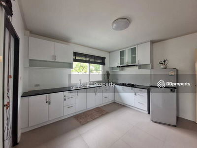 Alojamiento en Ban Ratsada, Thailand Alojamiento en Ban Ratsada, Thailand