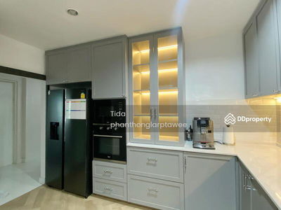 Bangkok Boulevard Rama 9, Bangkok, Thailand Bangkok Boulevard Rama 9, Bangkok, Thailand