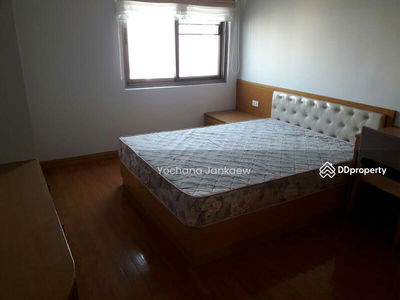 Royal Castle Sukhumvit, Bangkok, Thailand Royal Castle Sukhumvit, Bangkok, Thailand