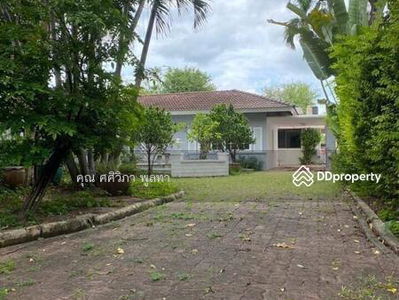 Muang Thong Thani 100, Nonthaburi, Thailand Muang Thong Thani 100, Nonthaburi, Thailand