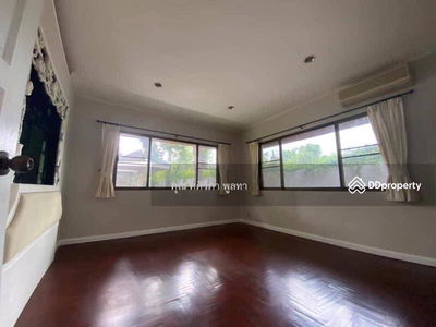 Muang Thong Thani 100, Nonthaburi, Thailand Muang Thong Thani 100, Nonthaburi, Thailand