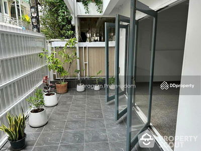 Large 3-Bedroom House, Bangkok, Thailand Large 3-Bedroom House, Bangkok, Thailand