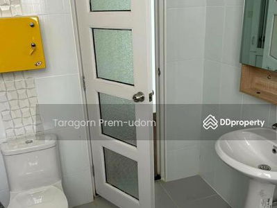 Large 3-Bedroom House, Bangkok, Thailand Large 3-Bedroom House, Bangkok, Thailand