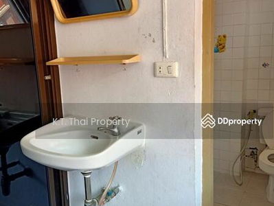 Pattanakarn Life Complex, Bangkok, Thailand Pattanakarn Life Complex, Bangkok, Thailand