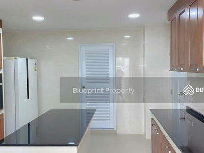 Govind Tower, Bangkok, Thailand Govind Tower, Bangkok, Thailand