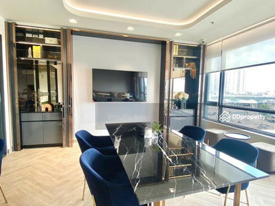 The President Charan-Yaek Fai Chai Station, Bangkok, Thailand The President Charan-Yaek Fai Chai Station, Bangkok, Thailand