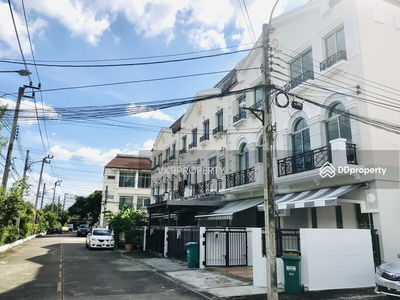 House in the middle of Swisstown Soi Prasertmanukit 25, Bangkok, Thailand House in the middle of Swisstown Soi Prasertmanukit 25, Bangkok, Thailand