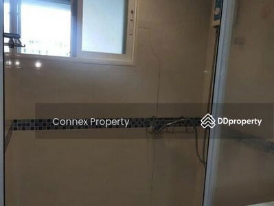 Life @ Ratchada-Suthisan, Bangkok, Thailand Life @ Ratchada-Suthisan, Bangkok, Thailand