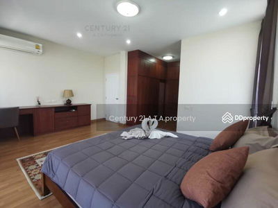 The boulevard Sriracha, Chon Buri, Thailand The boulevard Sriracha, Chon Buri, Thailand