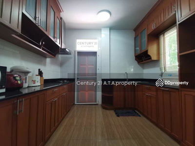 The boulevard Sriracha, Chon Buri, Thailand The boulevard Sriracha, Chon Buri, Thailand