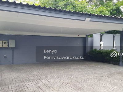 Spacious 5-Br House near MRT Thailand Cultural Centre, Bangkok, Thailand Spacious 5-Br House near MRT Thailand Cultural Centre, Bangkok, Thailand