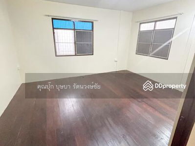 MRT Cultural Center location, Ratchada Soi 7, semi-detached house for rent, 30 sq m, 4 bedrooms, 2 bathrooms, good location, convenient travel, behind The Street, Bangkok., Thailand MRT Cultural Center location, Ratchada Soi 7, semi-detached house for rent, 30 sq m, 4 bedrooms, 2 bathrooms, good location, convenient travel, behind The Street, Bangkok., Thailand