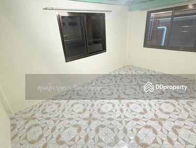 MRT Cultural Center location, Ratchada Soi 7, semi-detached house for rent, 30 sq m, 4 bedrooms, 2 bathrooms, good location, convenient travel, behind The Street, Bangkok., Thailand MRT Cultural Center location, Ratchada Soi 7, semi-detached house for rent, 30 sq m, 4 bedrooms, 2 bathrooms, good location, convenient travel, behind The Street, Bangkok., Thailand