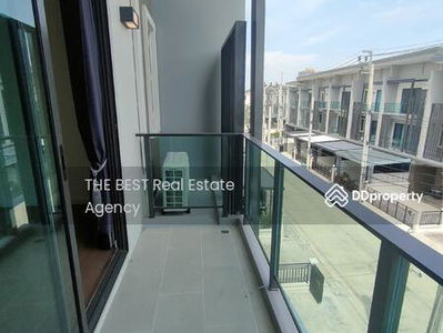 Town Avenue Merge Rattanatibet, Nonthaburi, Thailand Town Avenue Merge Rattanatibet, Nonthaburi, Thailand