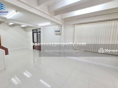 For rent, 2-story detached house, Rama 9 Road, near The Nine Mall, Bangkok., Thailand For rent, 2-story detached house, Rama 9 Road, near The Nine Mall, Bangkok., Thailand