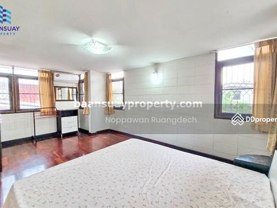 For rent, 2-story detached house, Rama 9 Road, near The Nine Mall, Bangkok., Thailand For rent, 2-story detached house, Rama 9 Road, near The Nine Mall, Bangkok., Thailand