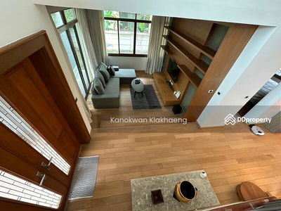 Narasiri Pattanakarn-Srinakarin, Bangkok, Thailand Narasiri Pattanakarn-Srinakarin, Bangkok, Thailand